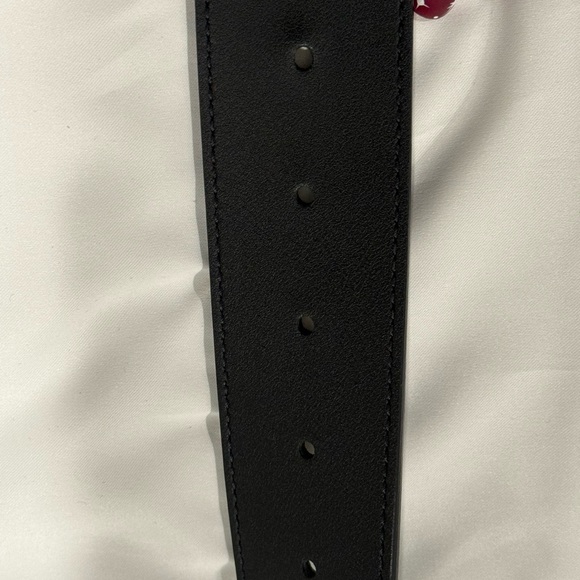 Gucci Belt
Black Leather
Silver-Tone Hardware
Peg-In-Hole Closure
Size 100 - Picture 5 of 5